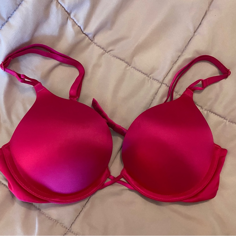 Victoria’s Secret bombshell bra